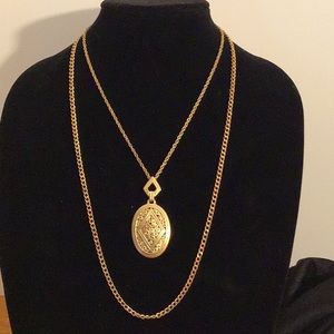 Gold tone double chain necklace with pendant